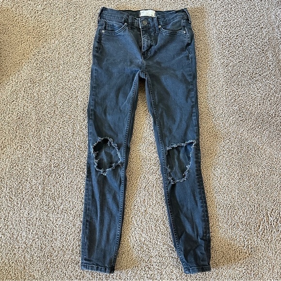 Free People Women's Black Skinny Jeans with Distressed Knee sz 25 - Picture 1 of 10